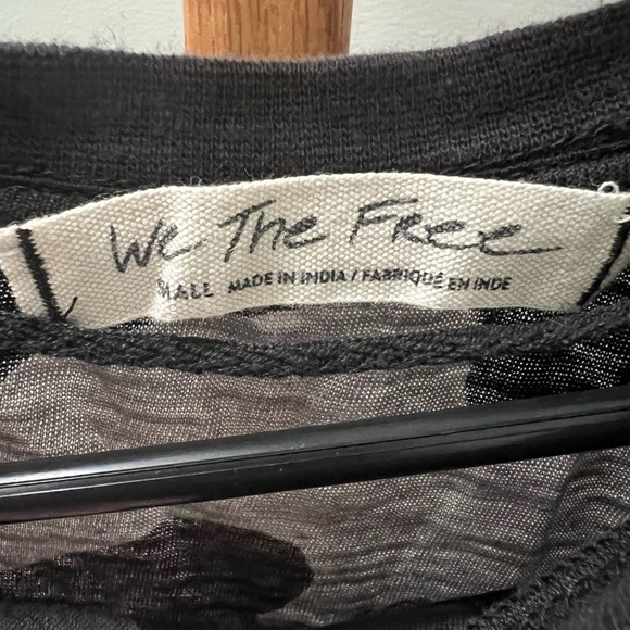 We The Free Black and Gray Short Sleeve Camo Tee Women’s sz Small - Picture 2 of 5
